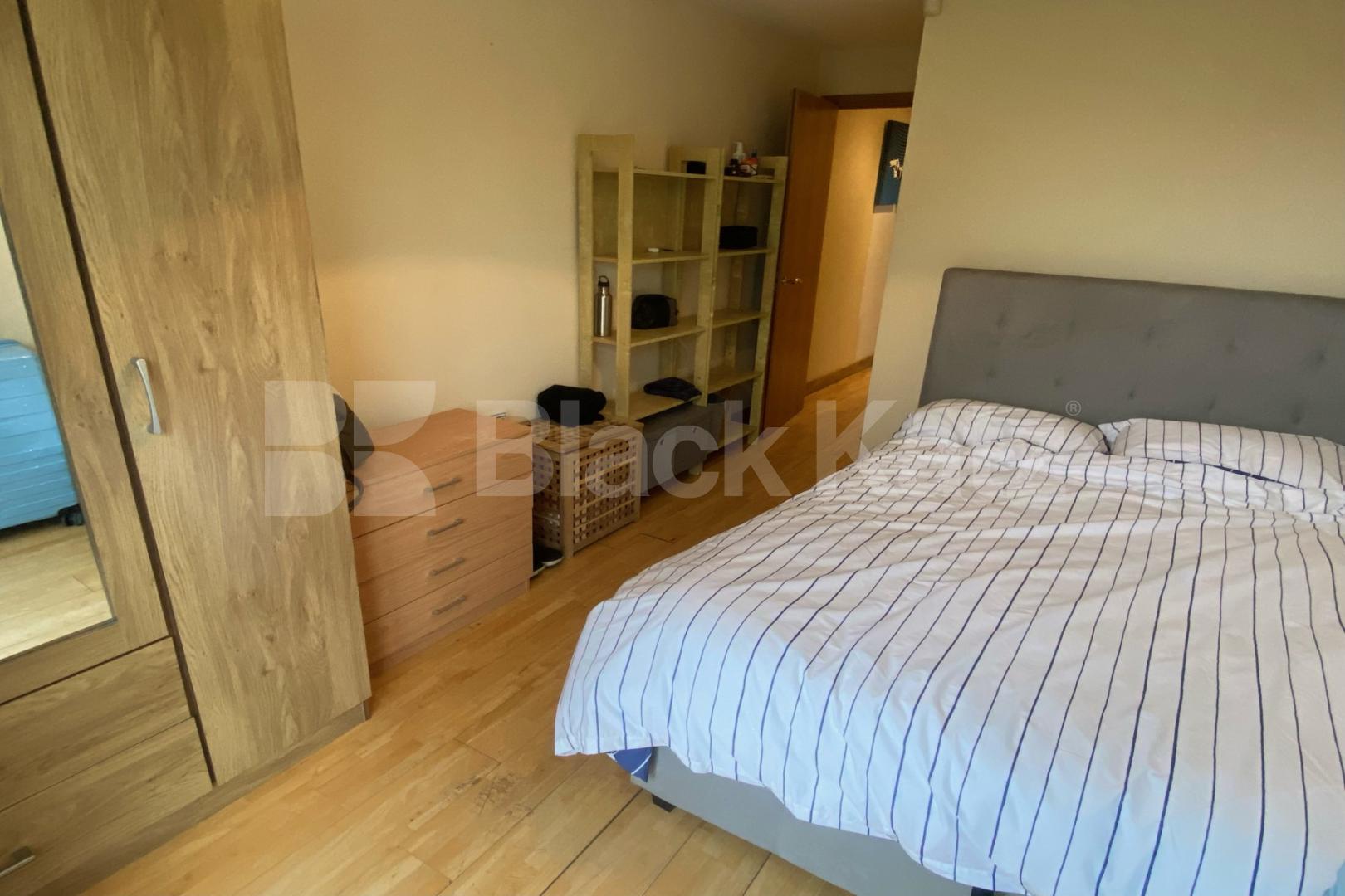 Larger than average (754 Sq.Ft.) with private roof terrace Totterdown Street, Tooting Broadway